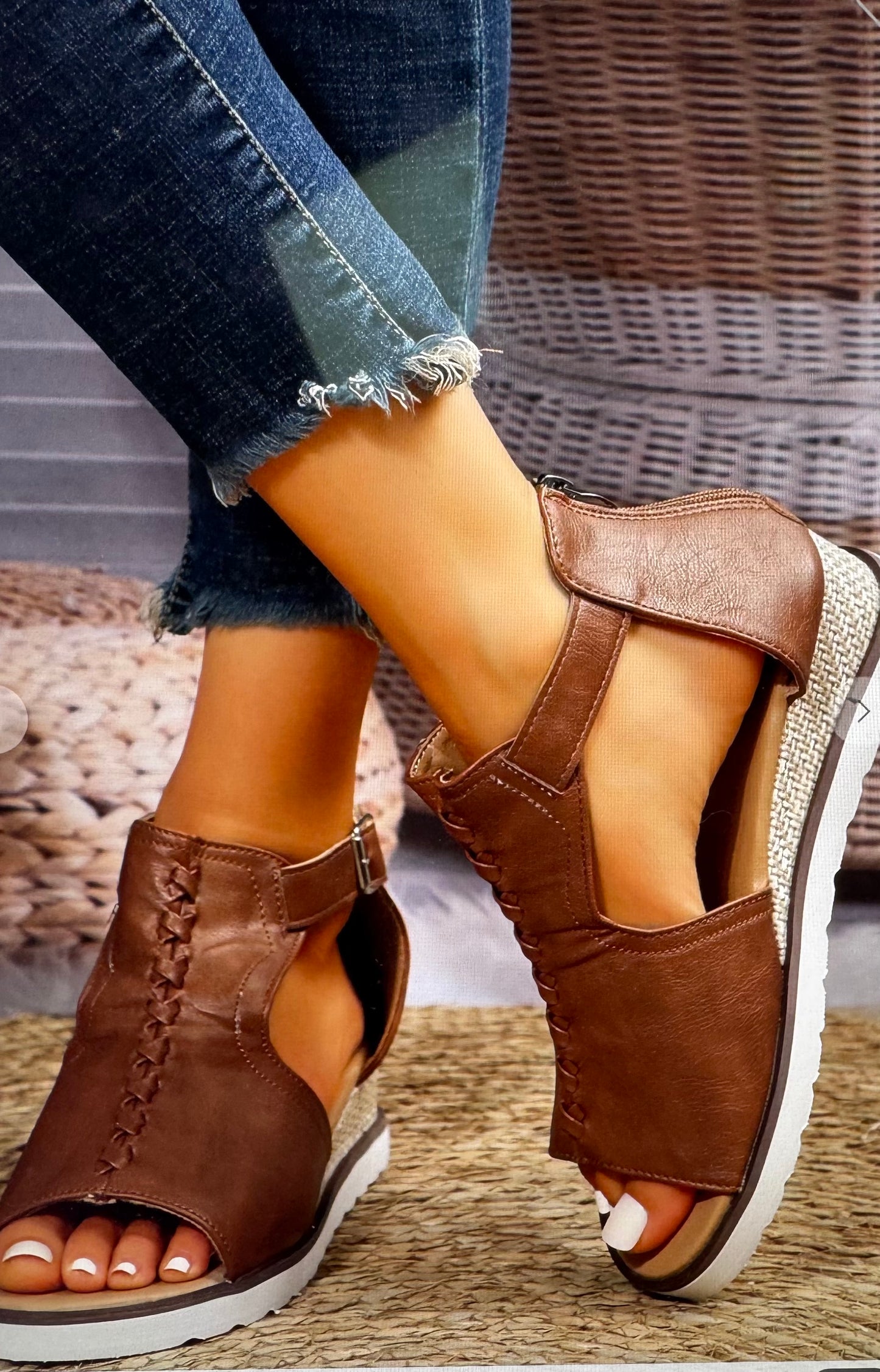 Cutout Buckle strap sandals