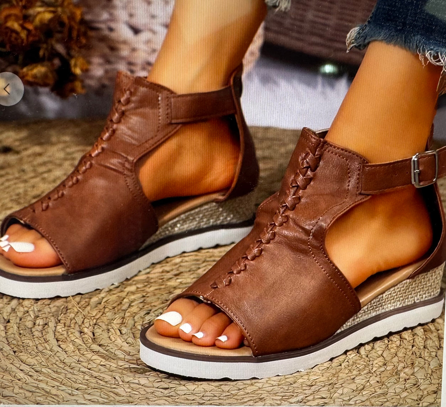 Cutout Buckle strap sandals