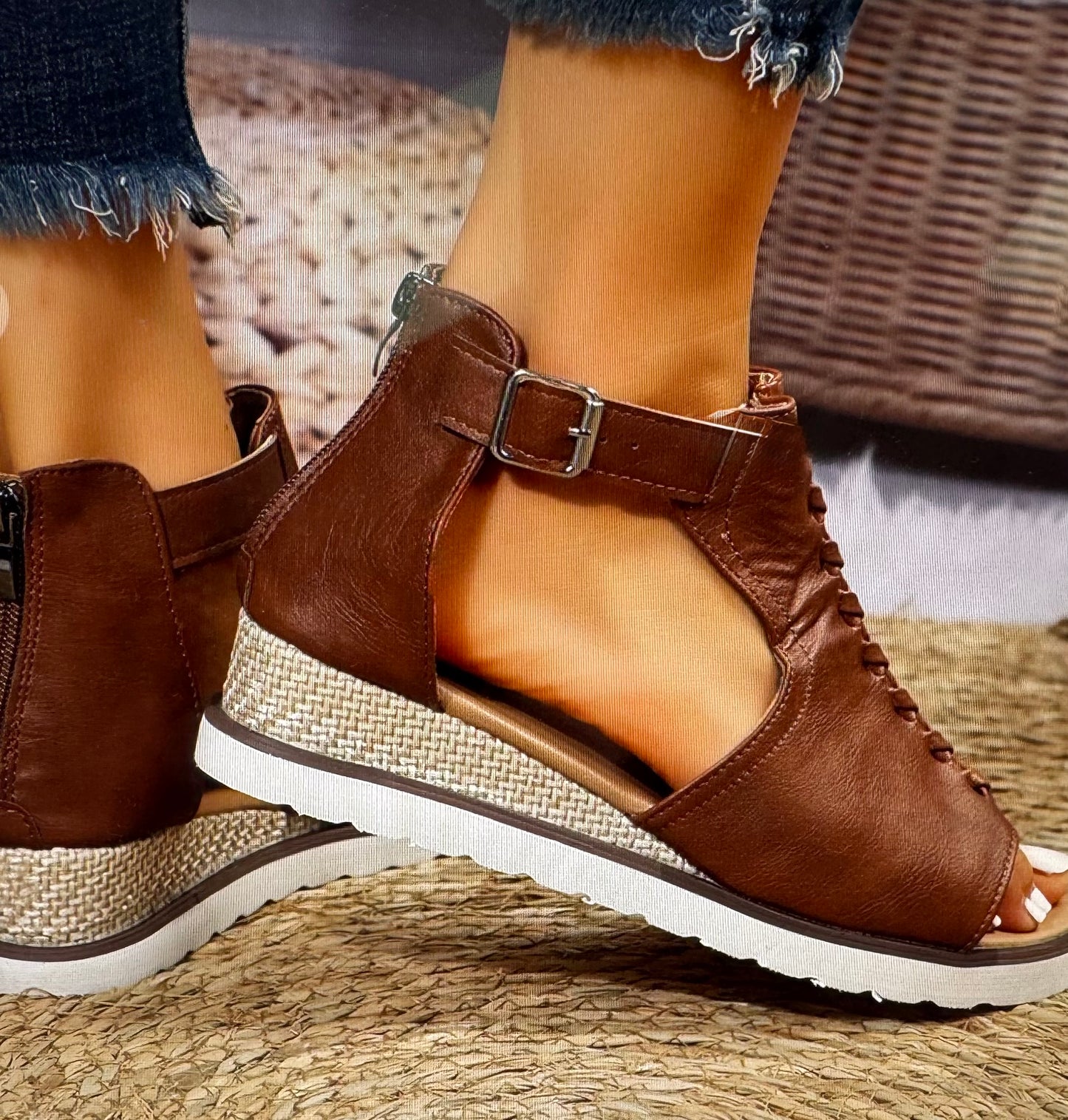 Cutout Buckle strap sandals