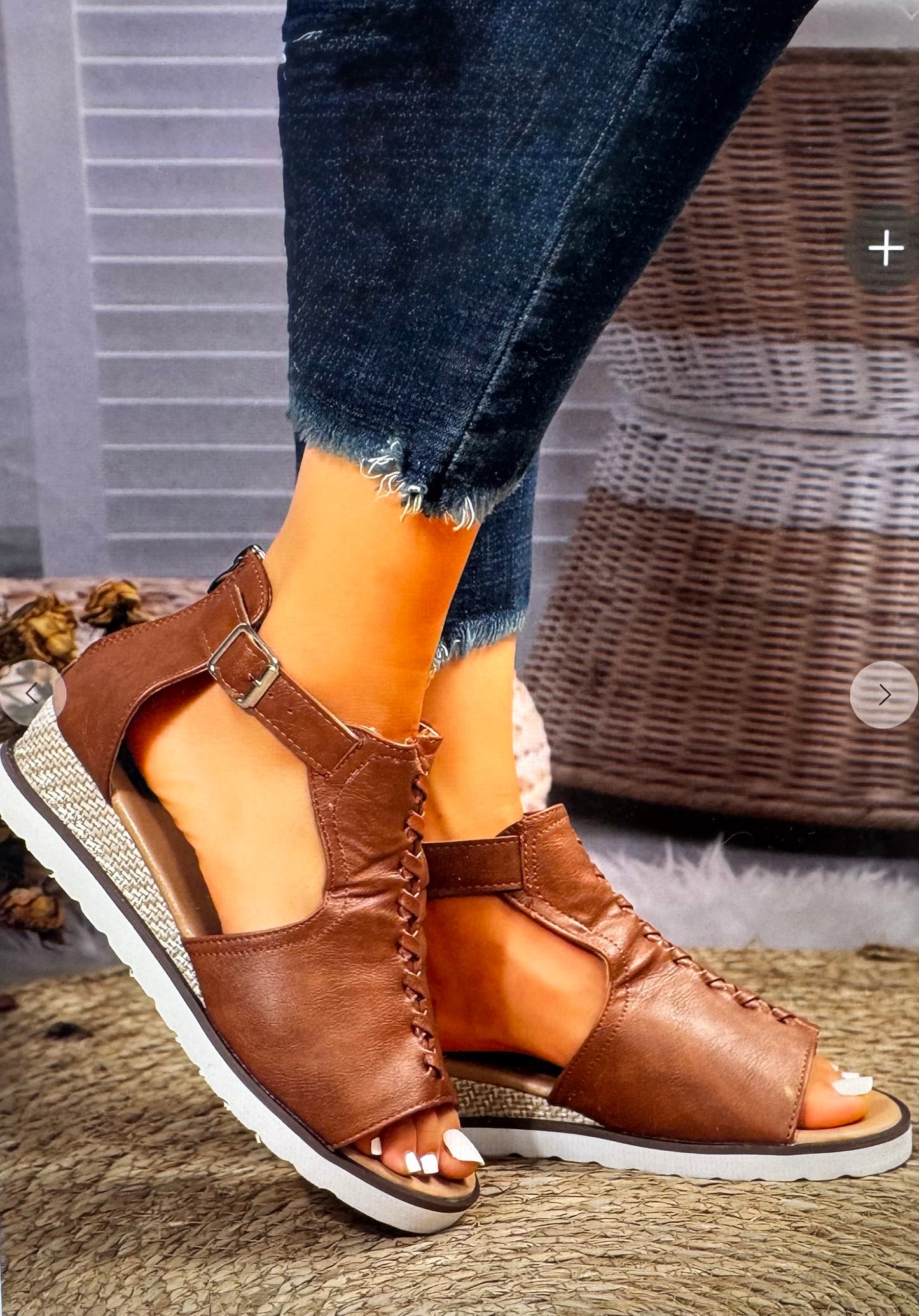 Cutout Buckle strap sandals