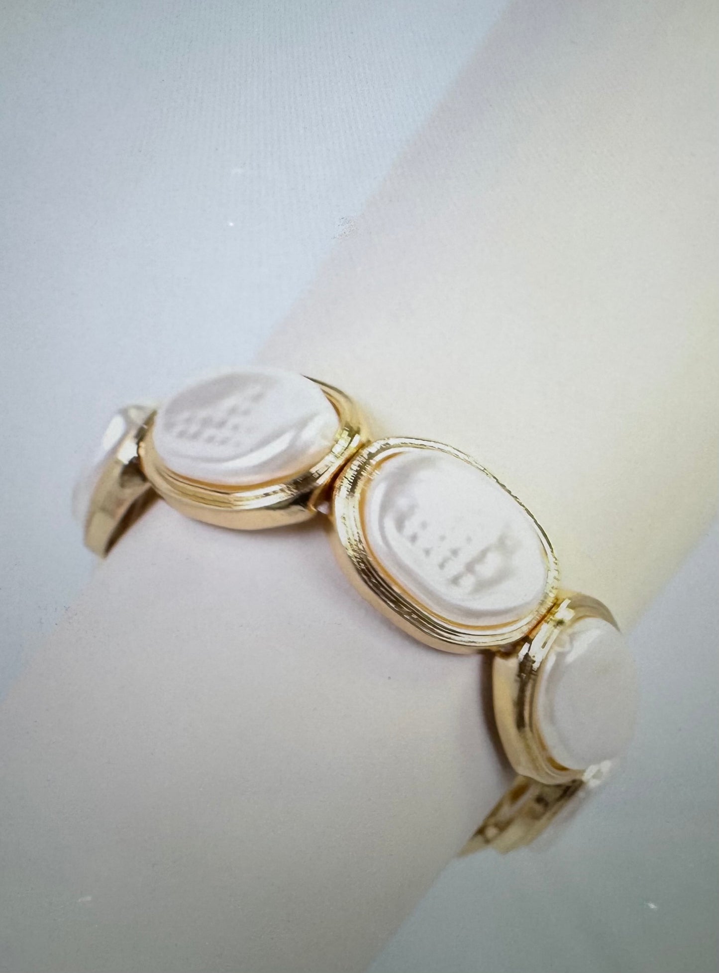 Arlet Oval Pearl Stretch Bracelet