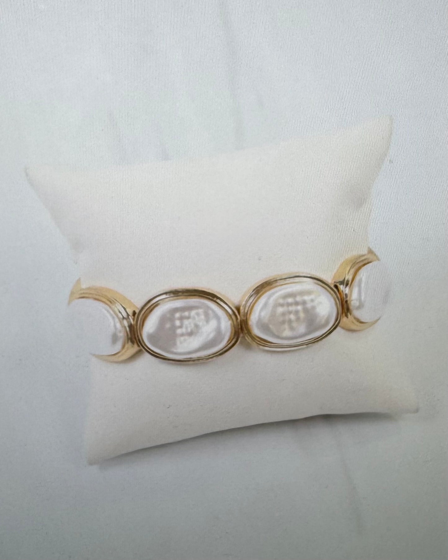 Arlet Oval Pearl Stretch Bracelet